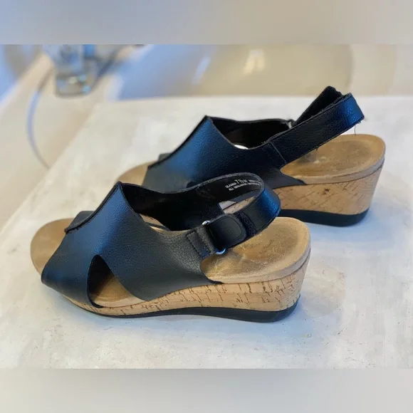Wear-Ever women’s wedge sandals size 7.5M excellent condition perfect bottom - Picture 3 of 8